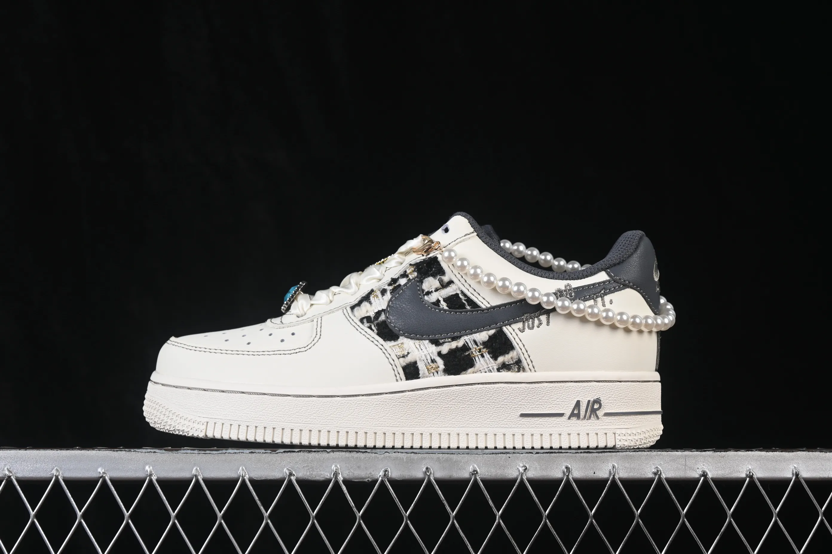 All categories Nk Air Force 1 Air Force series Nk Air Force 1 Low Nike Air Force 1'07 Low "Foggy Pearl" Hand-painted graffiti Foggy Pearl Air Force 1 low-top casual sneakers FJ7740-071
